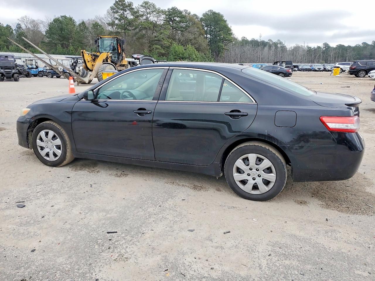 2011 Toyota Camry Base - Фото 2