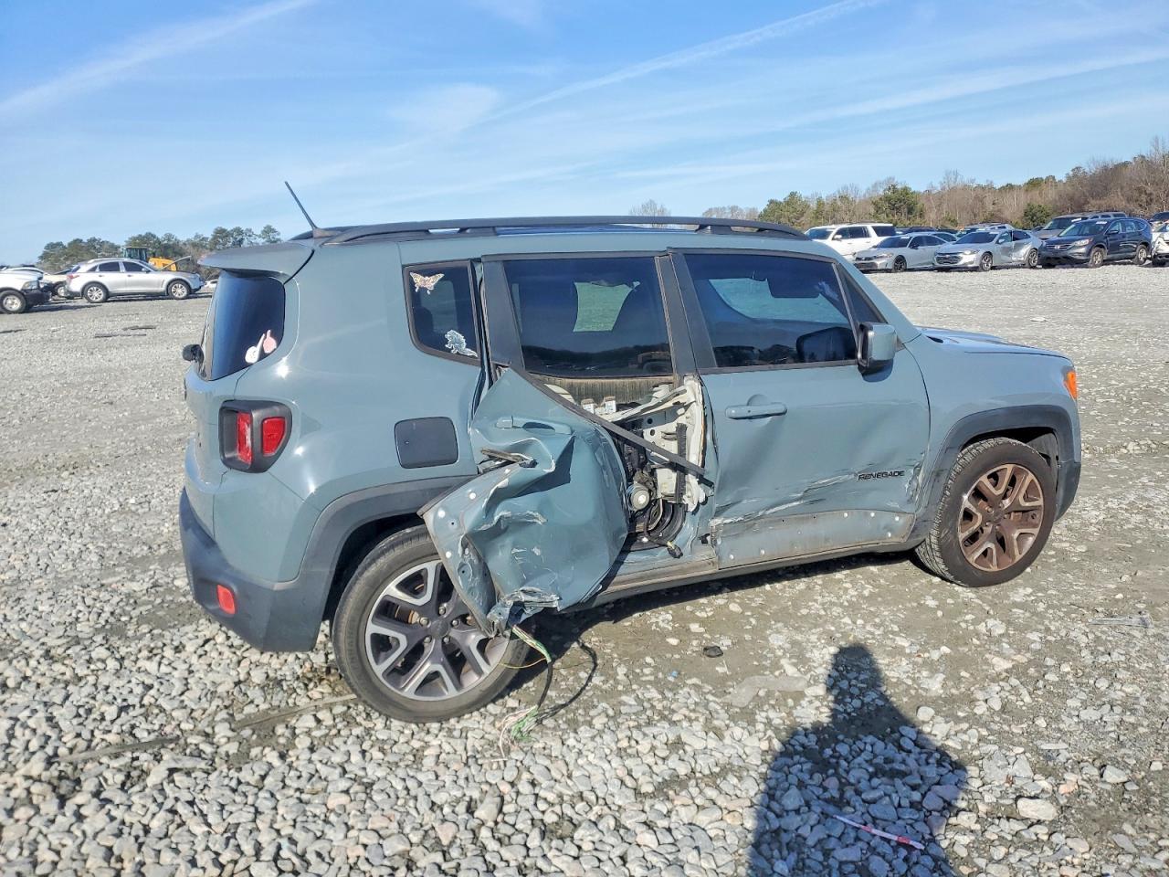 2017 Jeep Renegade Latitude - Image 3