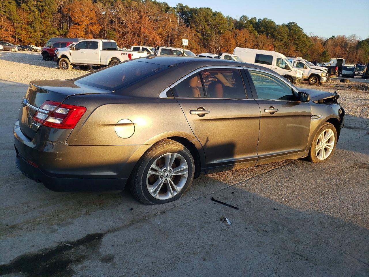 2018 Ford Taurus Se - Image 3
