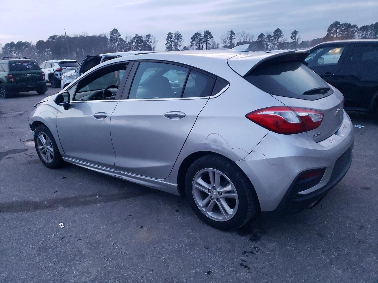 2017 Chevrolet Cruze Lt - Фото 2