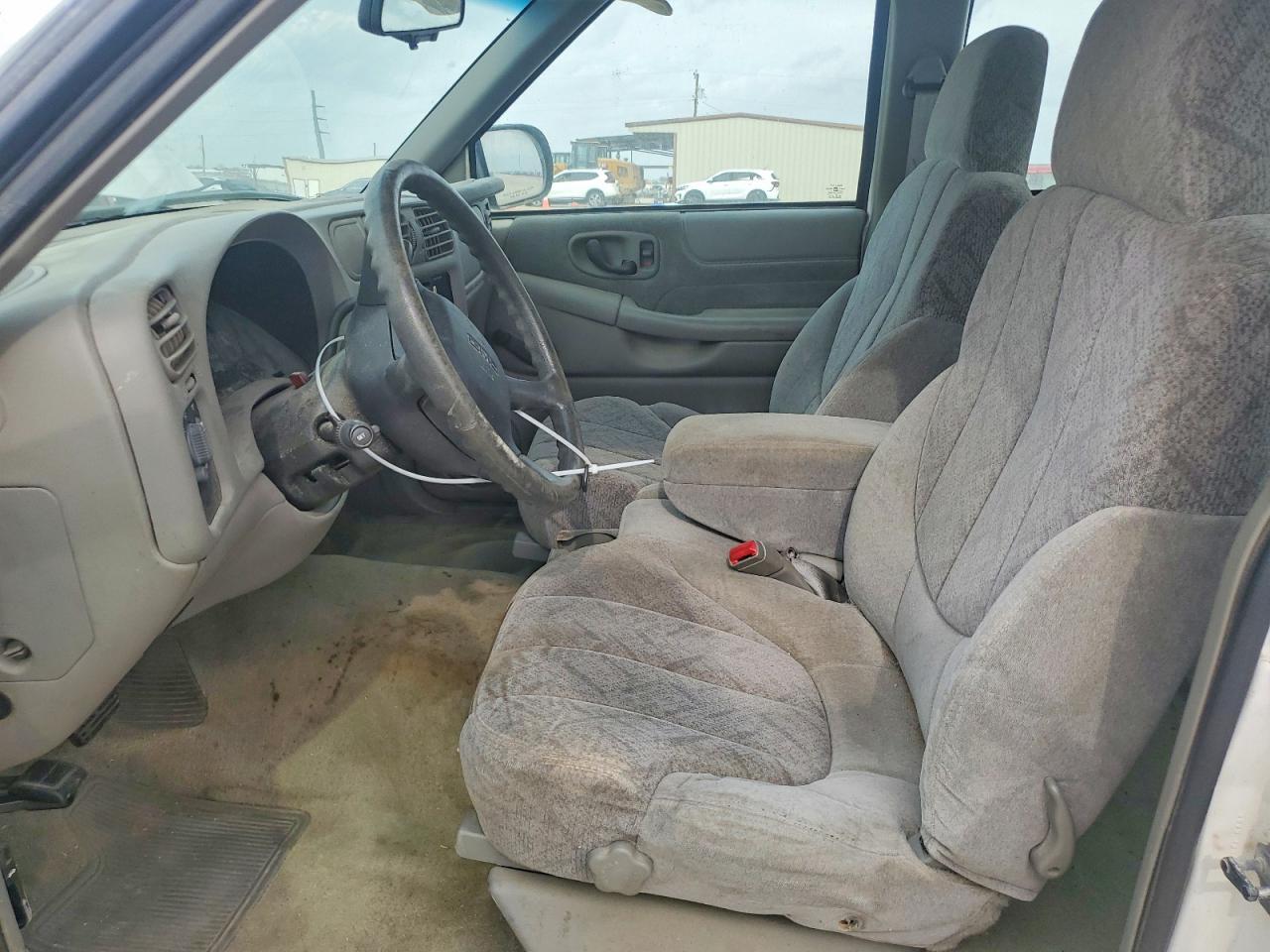 2000 GMC Sonoma - Image 7