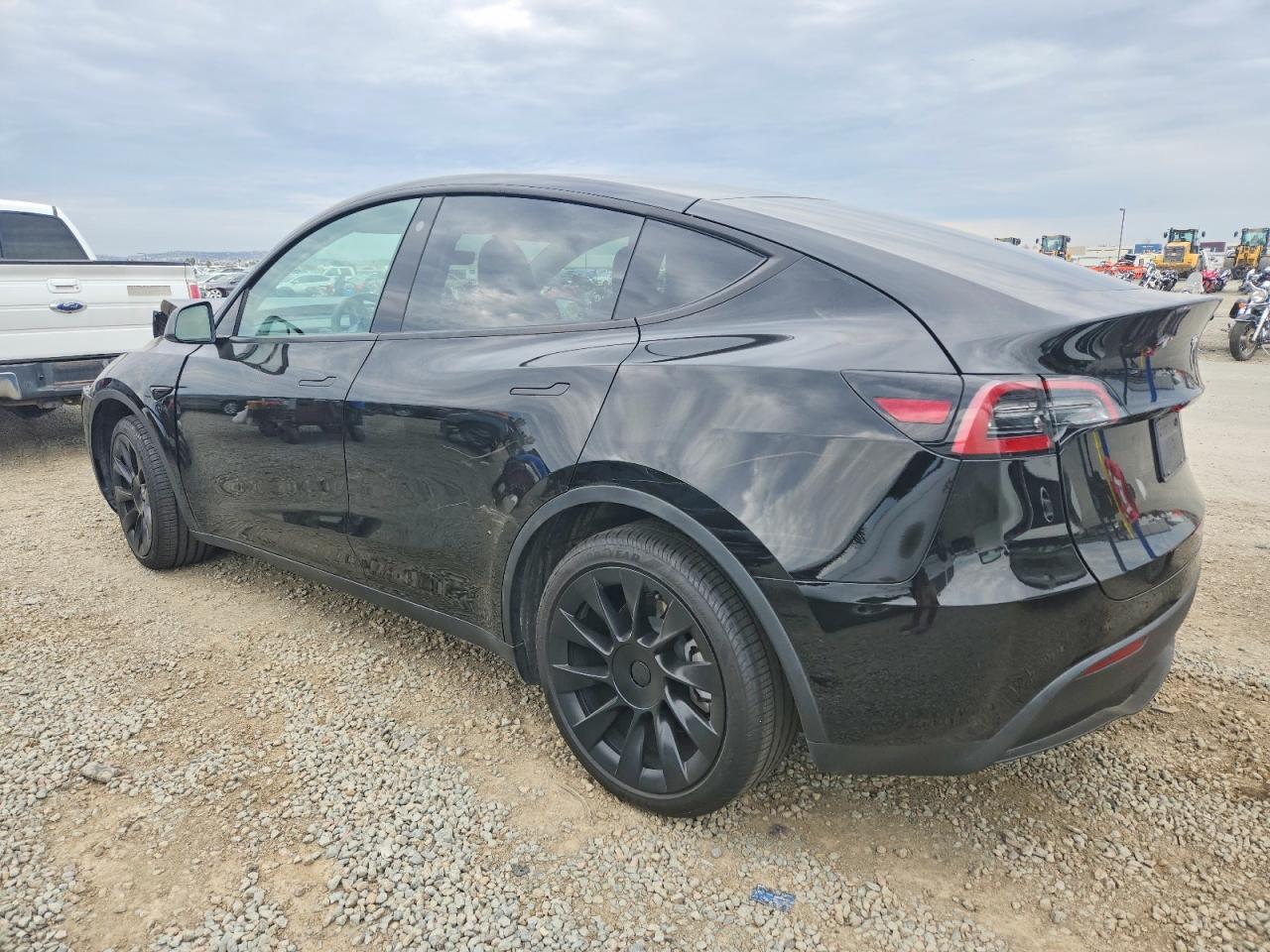 2023 Tesla Model Y - Фото 2