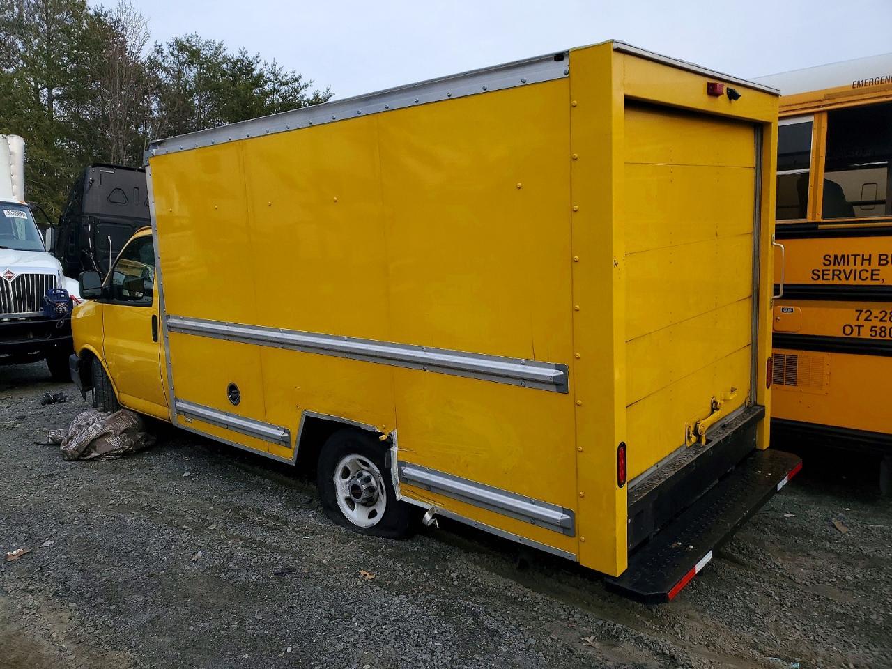 2022 GMC Savana G3500 - Box Truck *** Prior Fleet *** - Фото 2