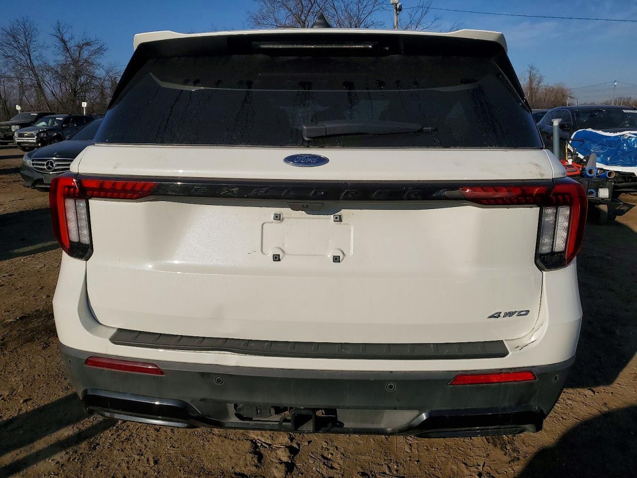 2025 Ford Explorer St-Line - Image 6