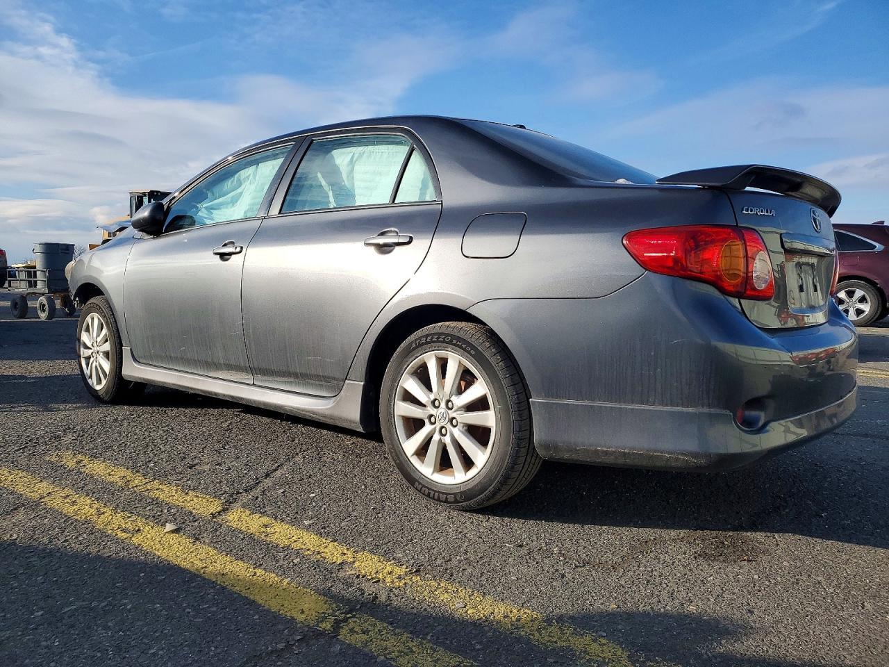 2010 Toyota Corolla Base - Фото 2