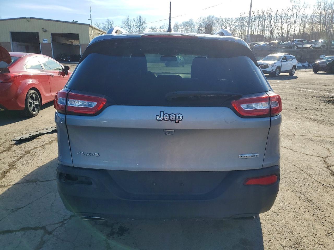 2015 Jeep Cherokee Latitude - Image 6