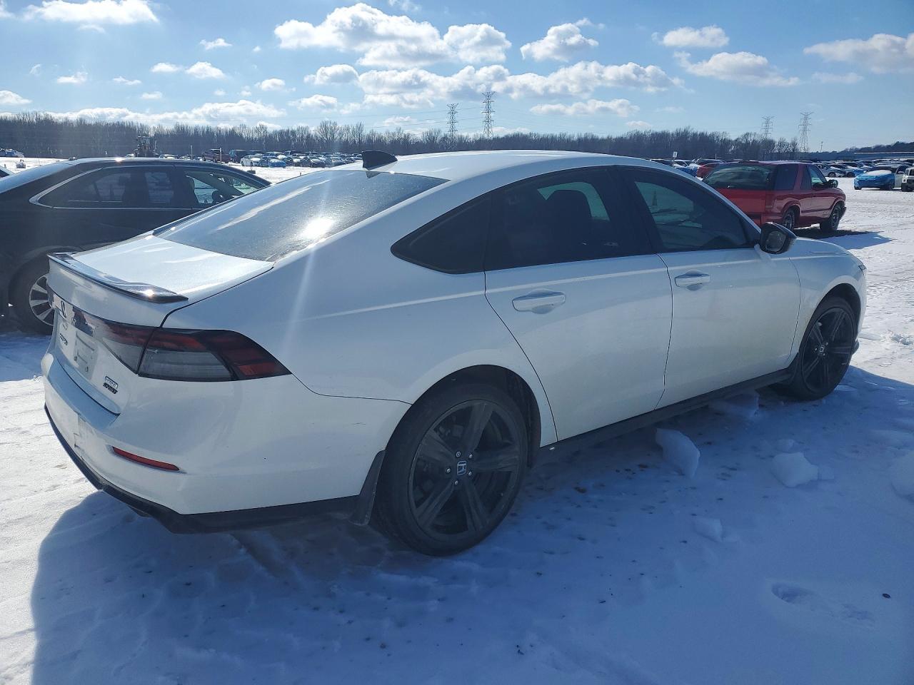 2023 Honda Accord Hybrid Sport-L - Image 3