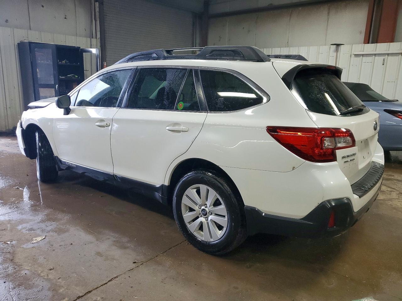 2018 Subaru Outback 2.5I - Image 2