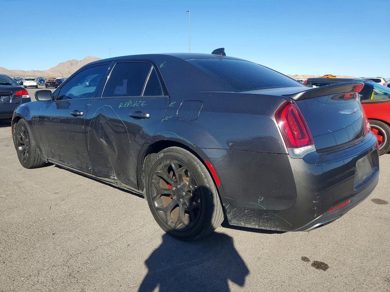 2018 Chrysler 300 S - Фото 2
