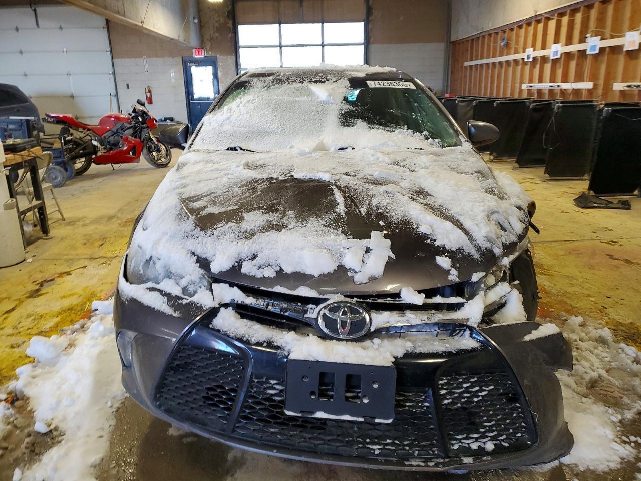 2016 Toyota Camry Le - Image 5