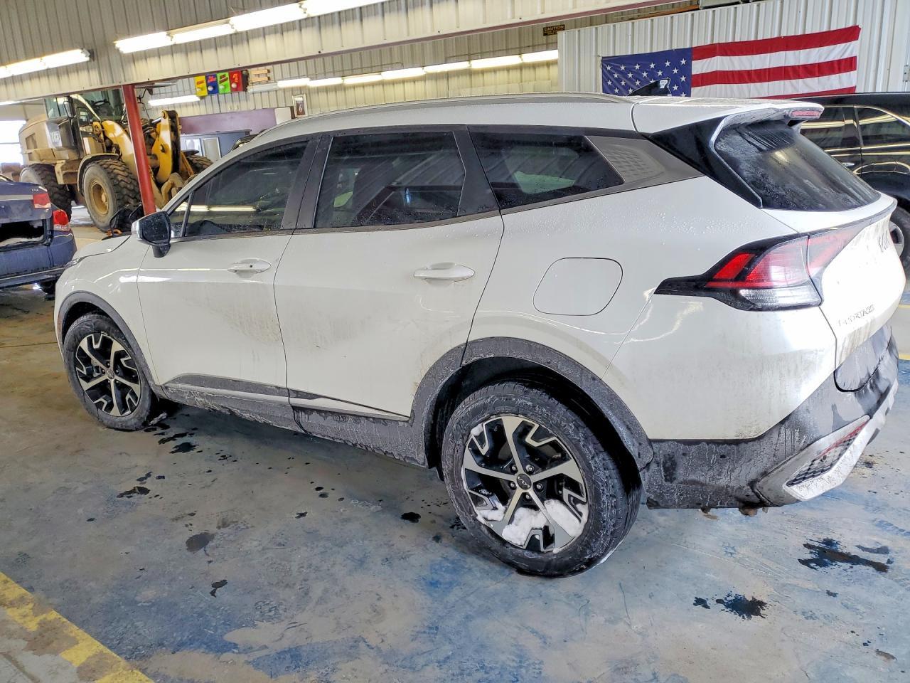 2023 Kia Sportage Ex - Image 2