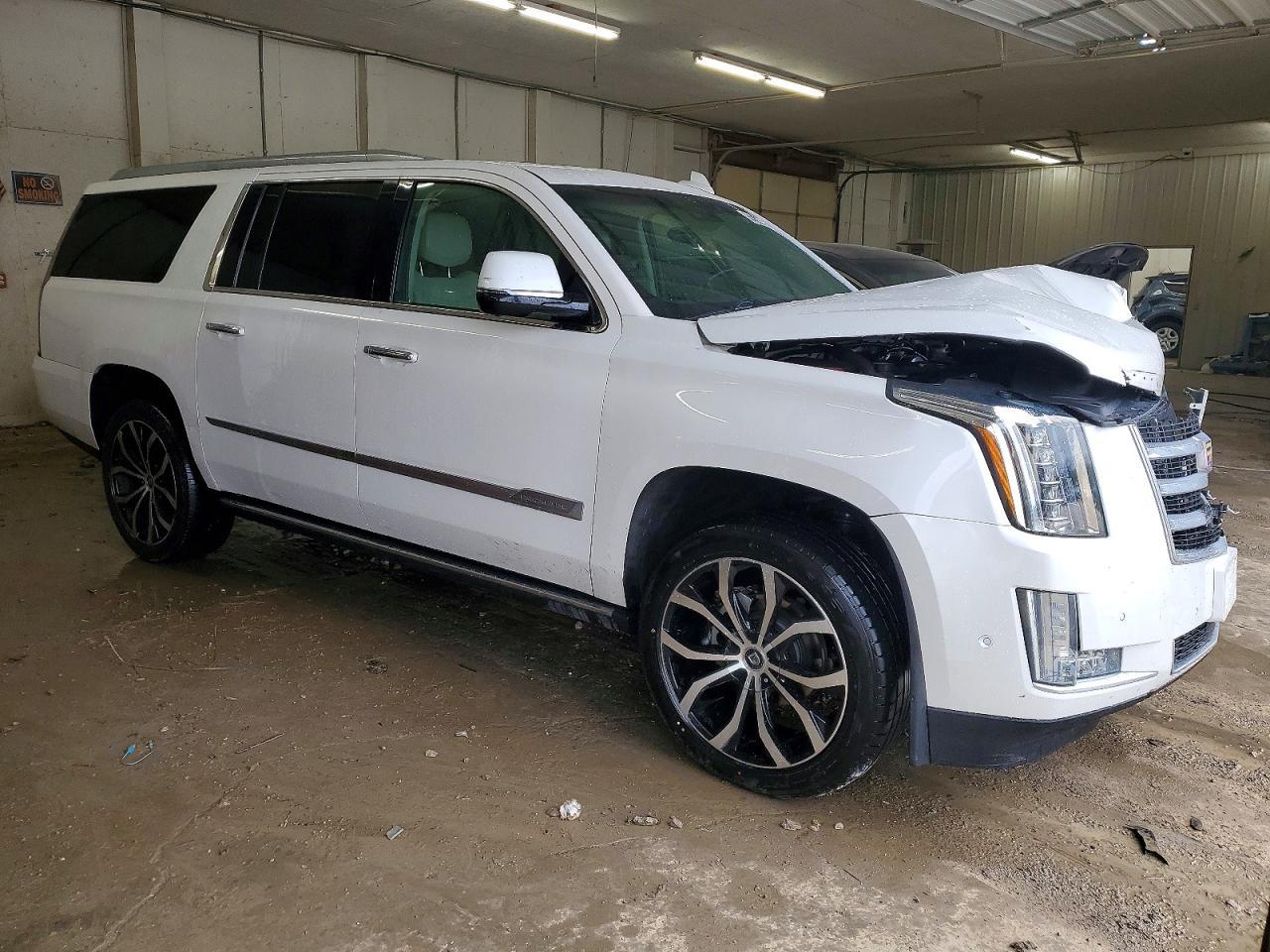 2017 Cadillac Escalade Esv Premium Luxury - Image 4
