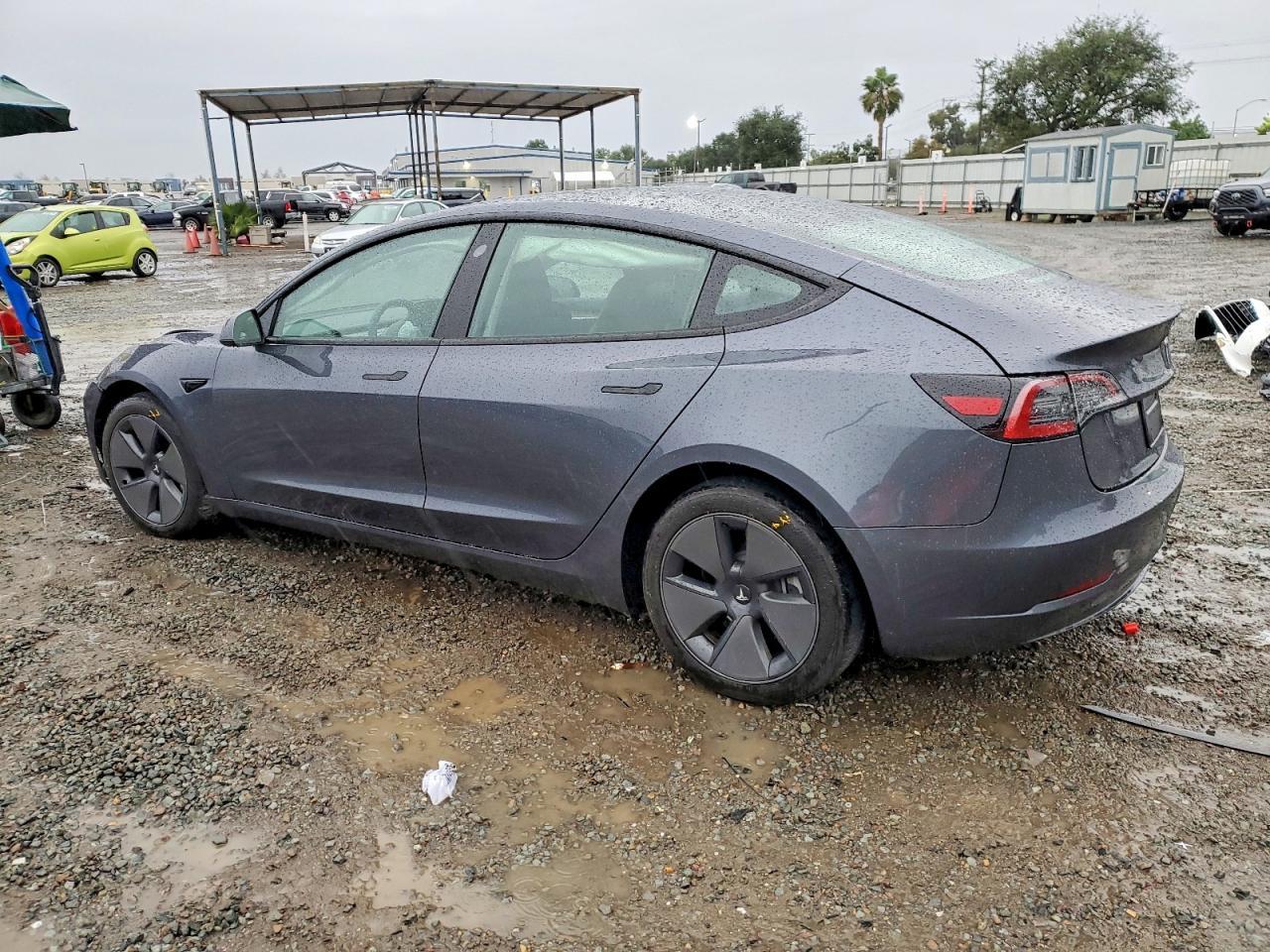 2023 Tesla Model 3 - Фото 2