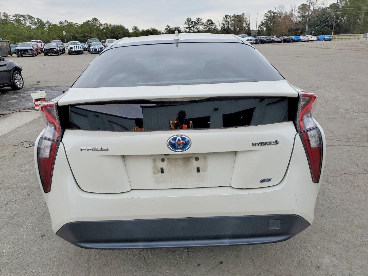 2016 Toyota Prius Two Eco - Фото 6