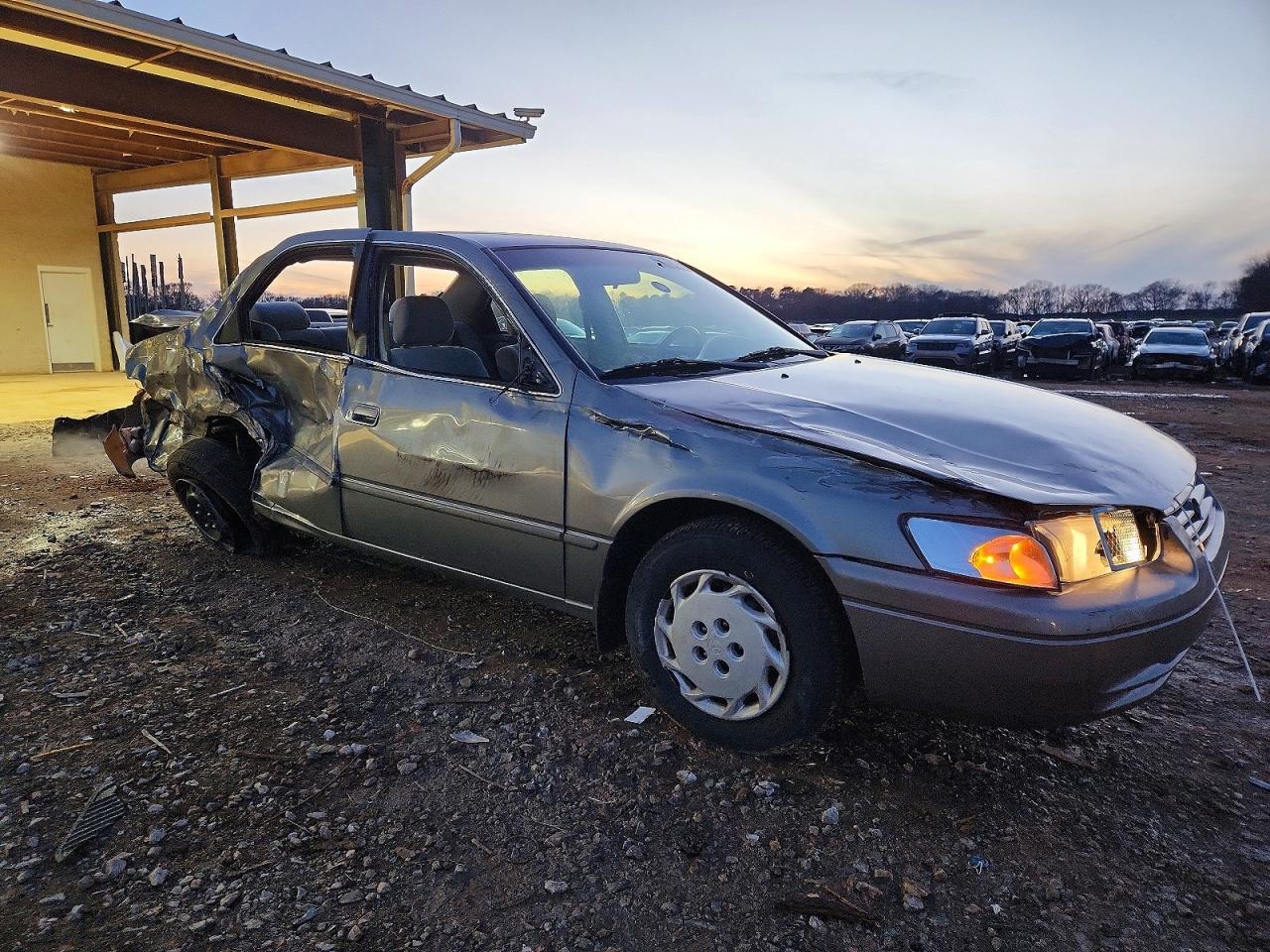 1998 Toyota Camry Le - Фото 4
