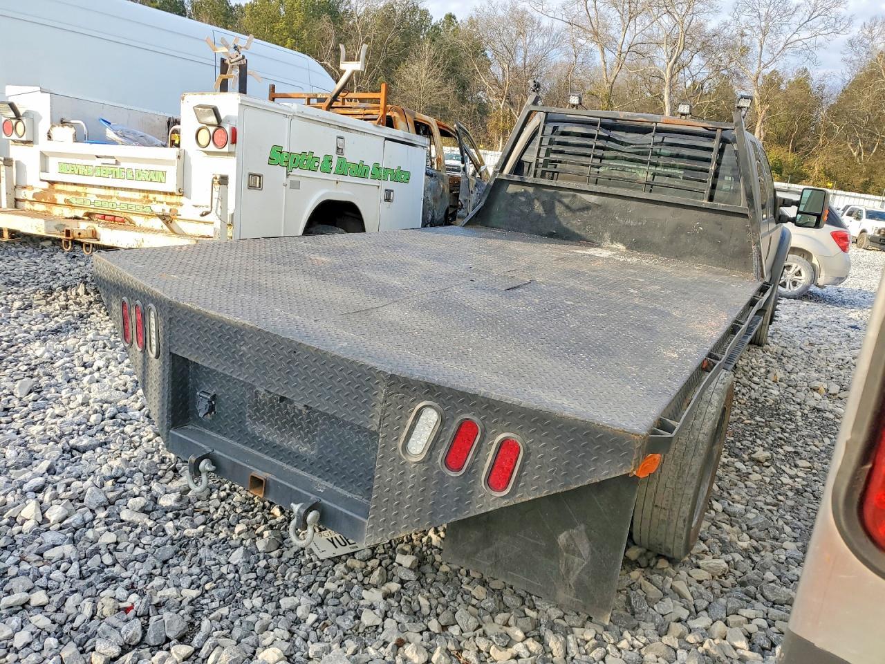 2015 Ford F450 Super Duty Flatbed Truck - Image 3