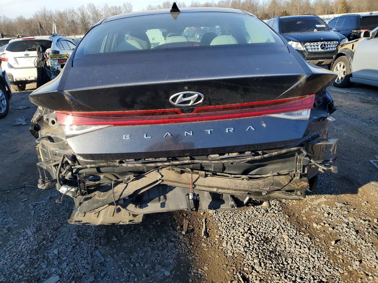 2021 Hyundai Elantra Limited - Фото 6