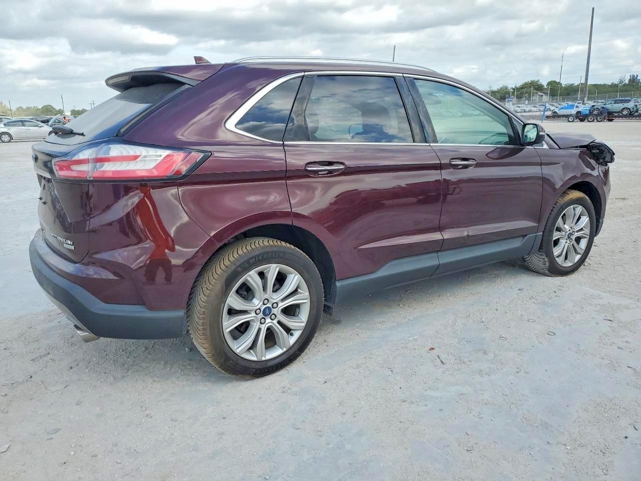 2019 Ford Edge Titanium - Image 3