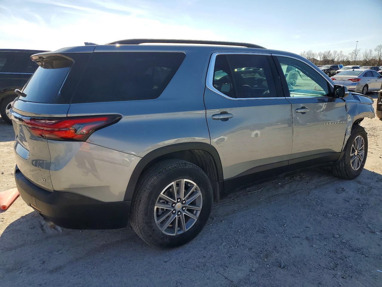 2023 Chevrolet Traverse Lt - Image 3