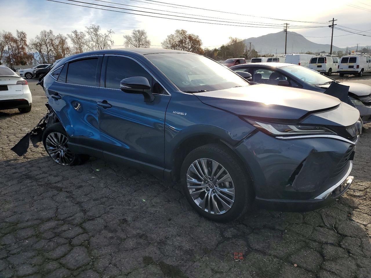 2021 Toyota Venza Le - Image 4