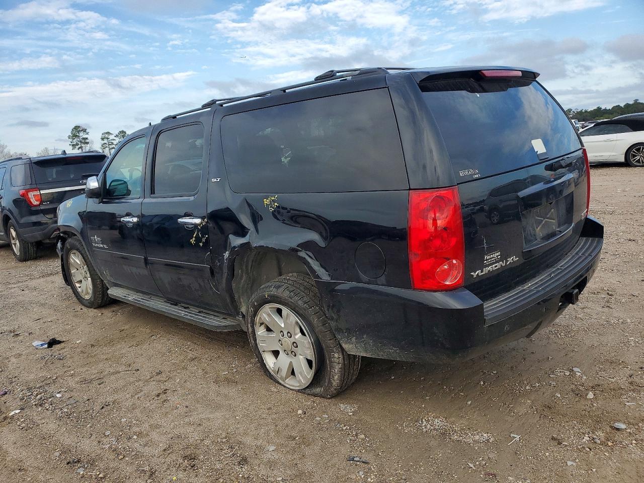 2014 GMC Yukon Xl C1500 Slt - Image 2