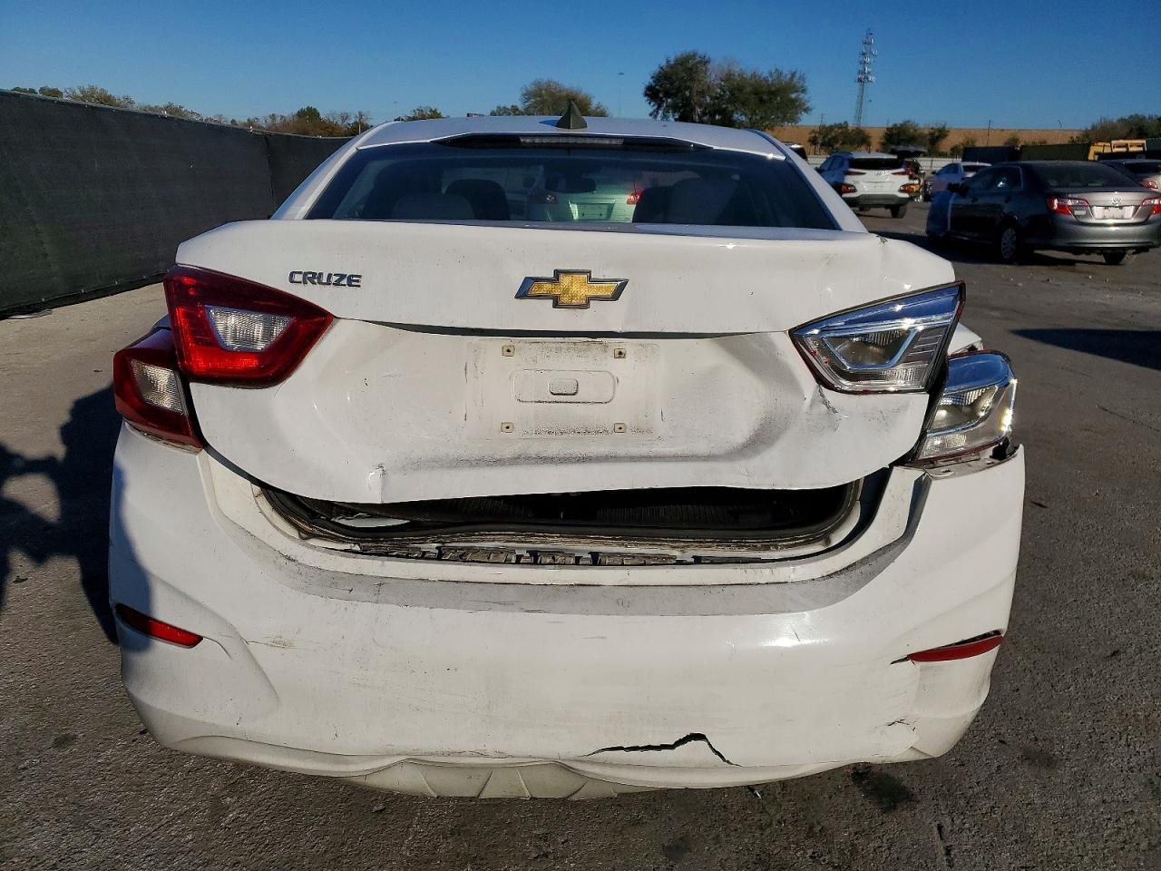 2019 Chevrolet Cruze Ls - Image 6
