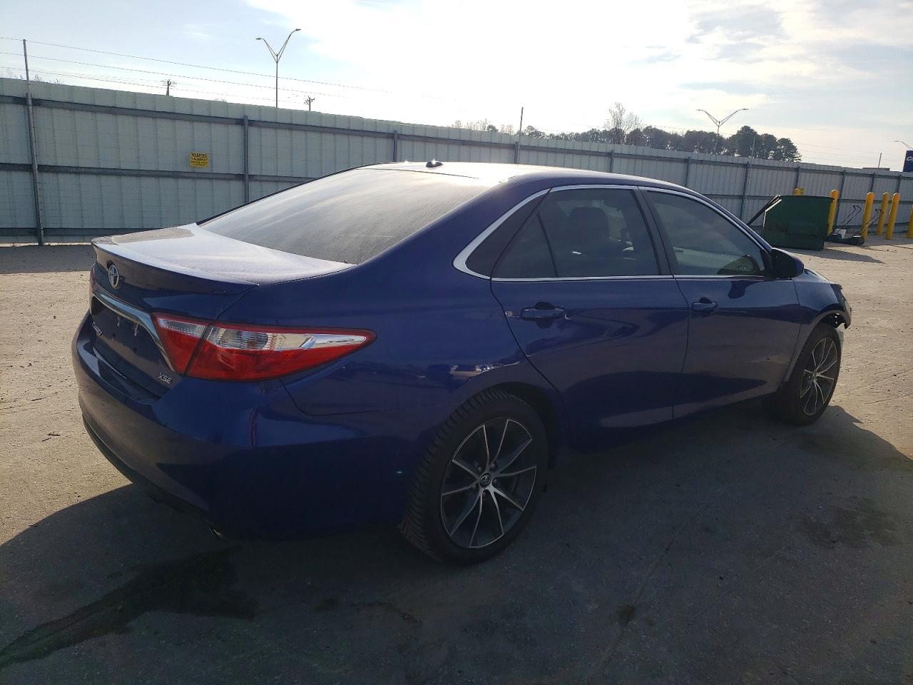 2016 Toyota Camry Le - Фото 3