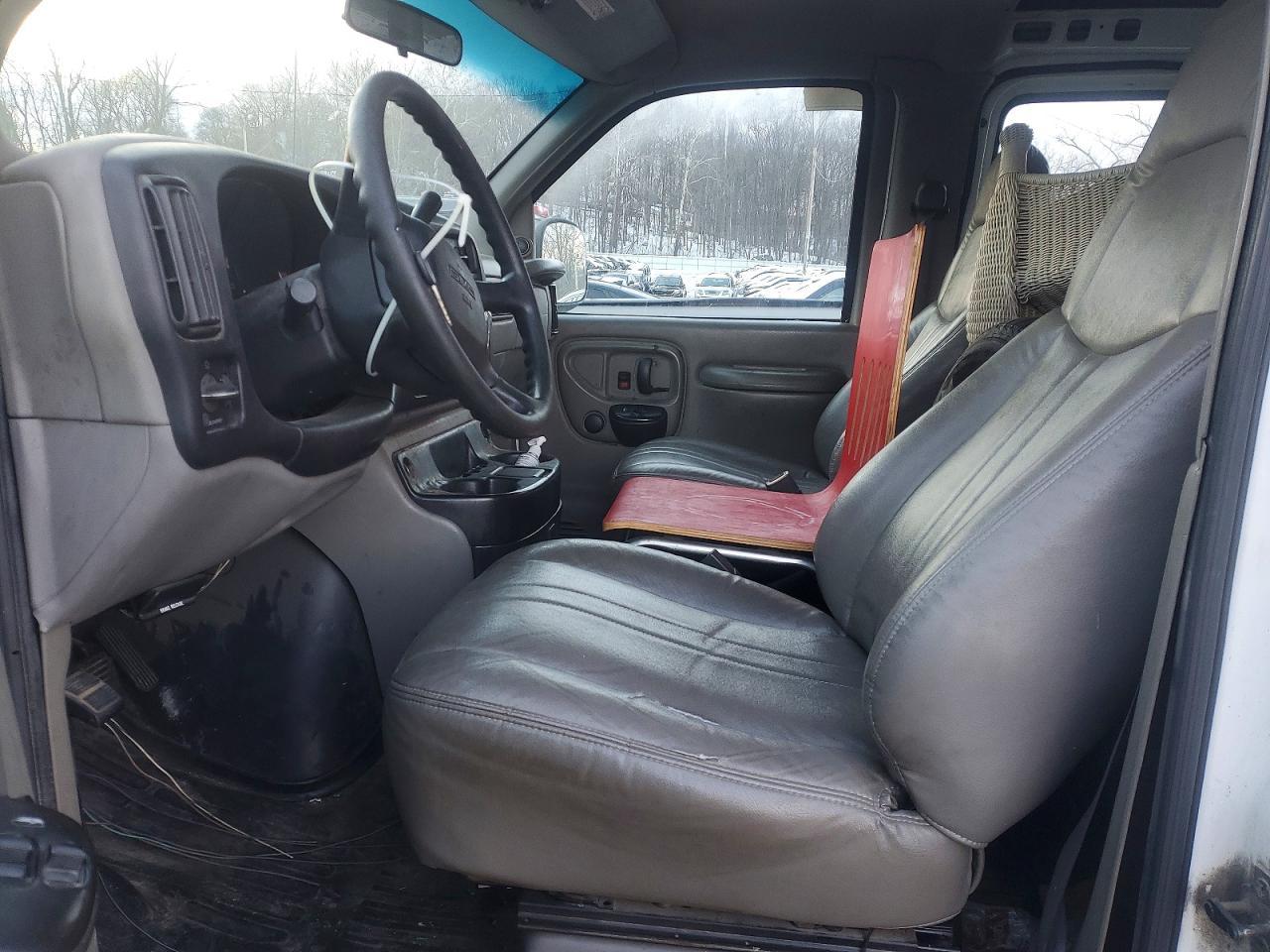 2001 GMC Savana 3500 Delivery Van - Фото 7
