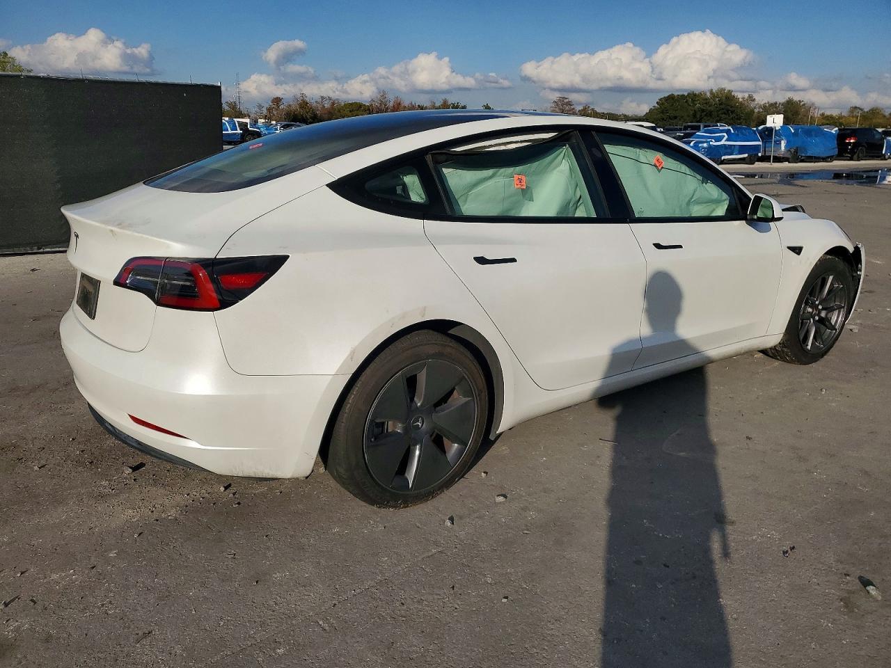 2023 Tesla Model 3 - Фото 3