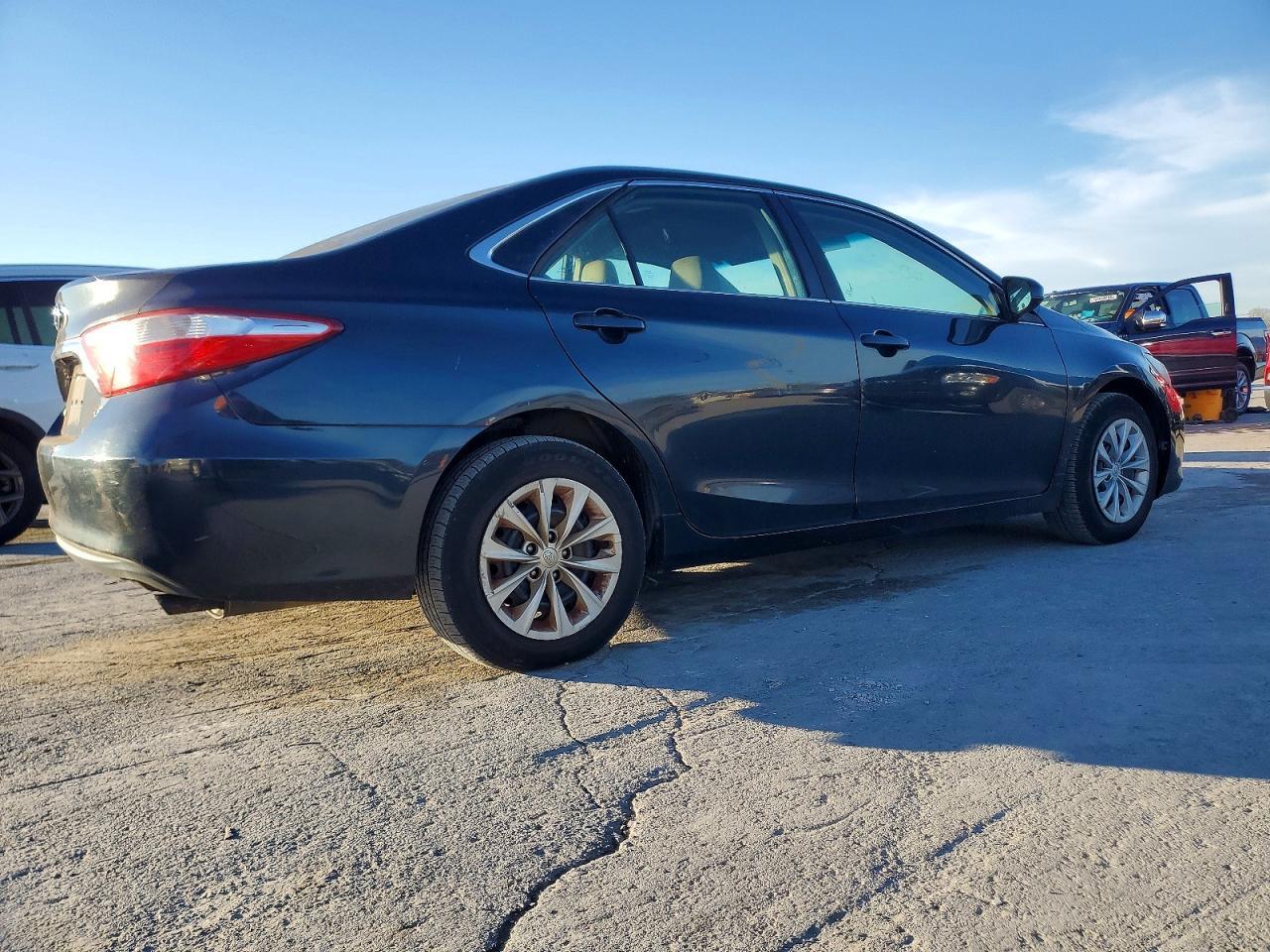 2015 Toyota Camry Le - Image 3