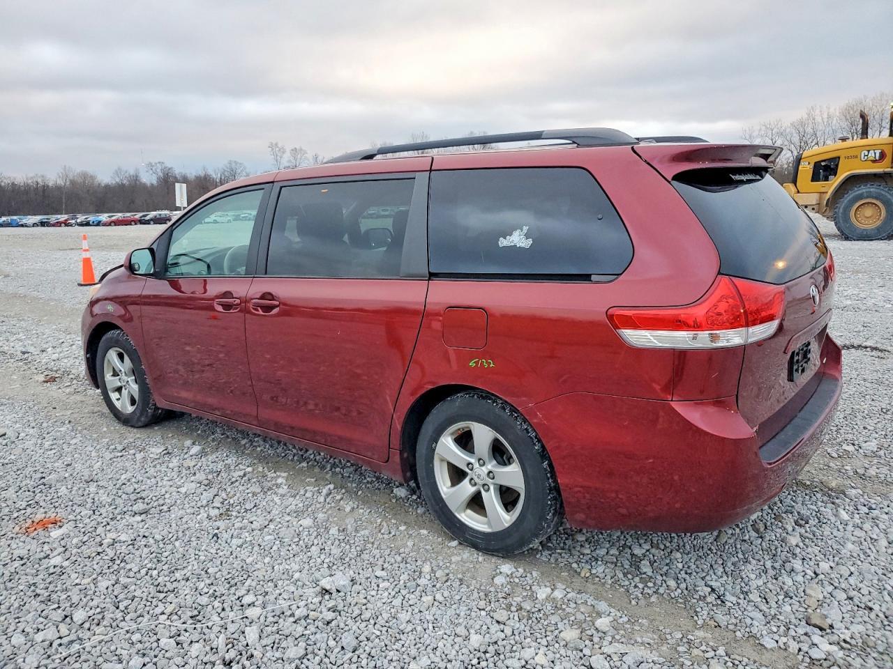 2011 Toyota Sienna Le - Фото 2