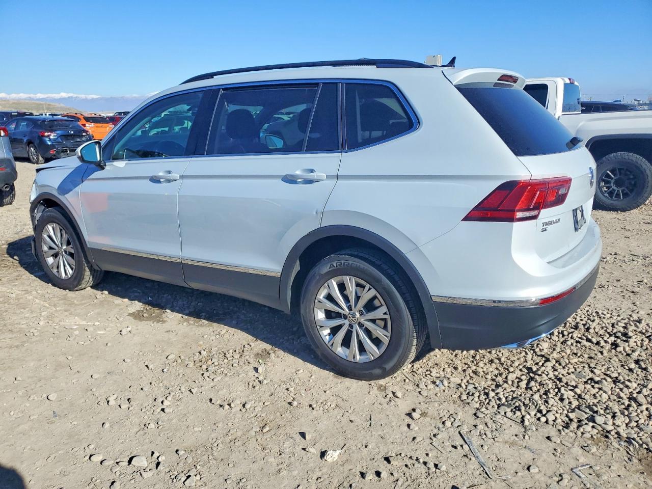 2018 Volkswagen Tiguan Se - Фото 2
