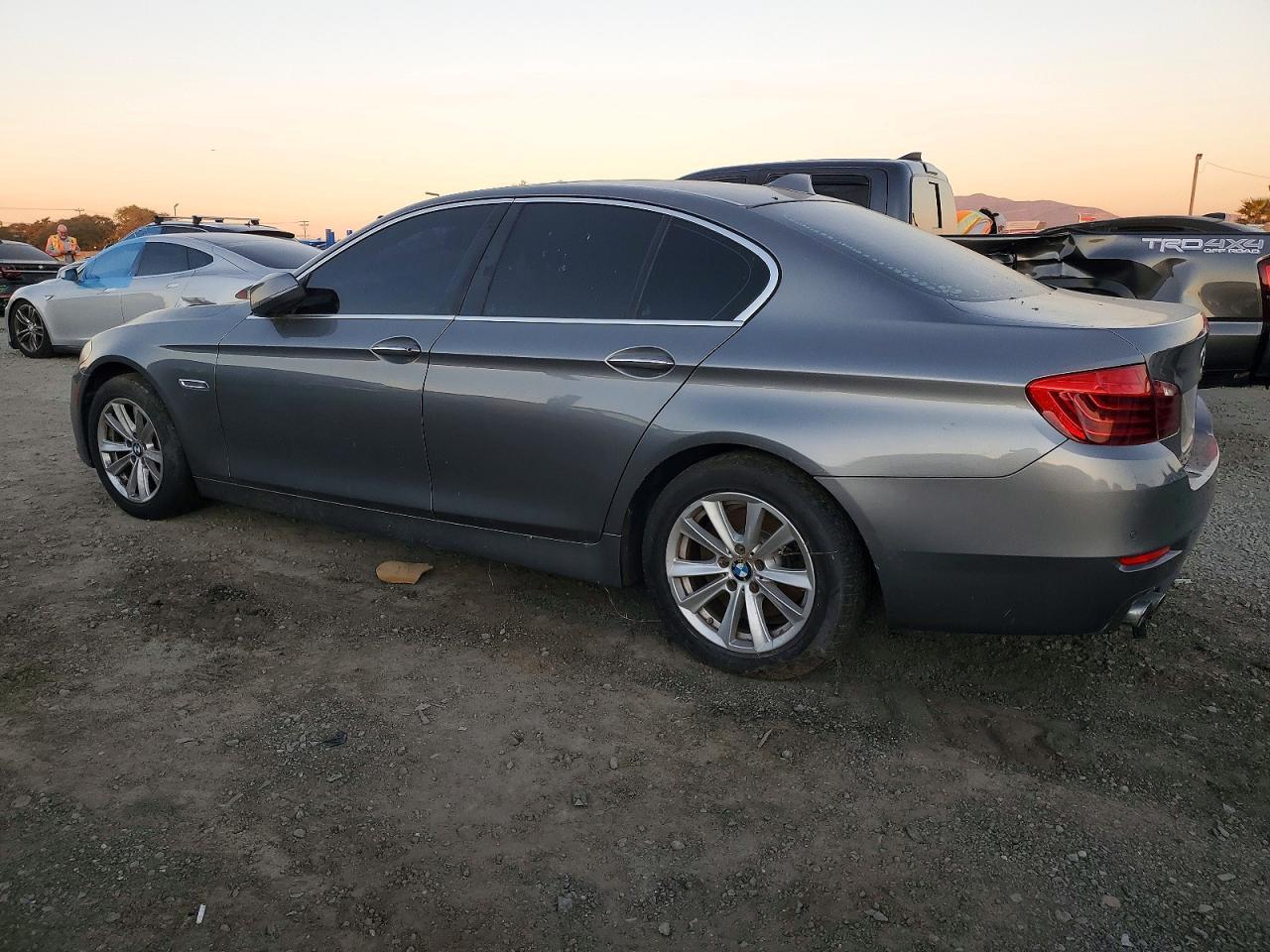 2014 BMW 528 I - Фото 2