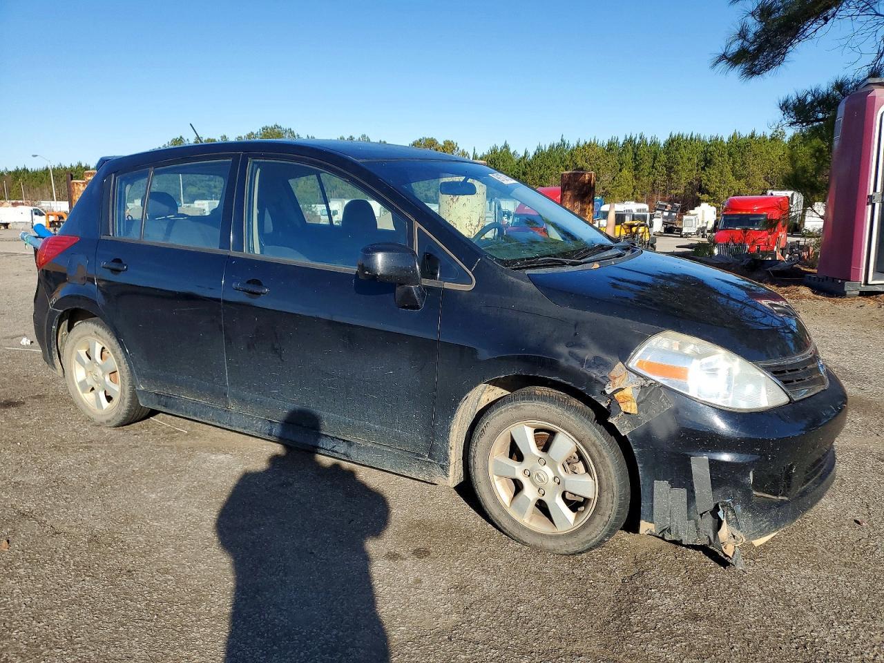 2010 Nissan Versa S - Фото 4