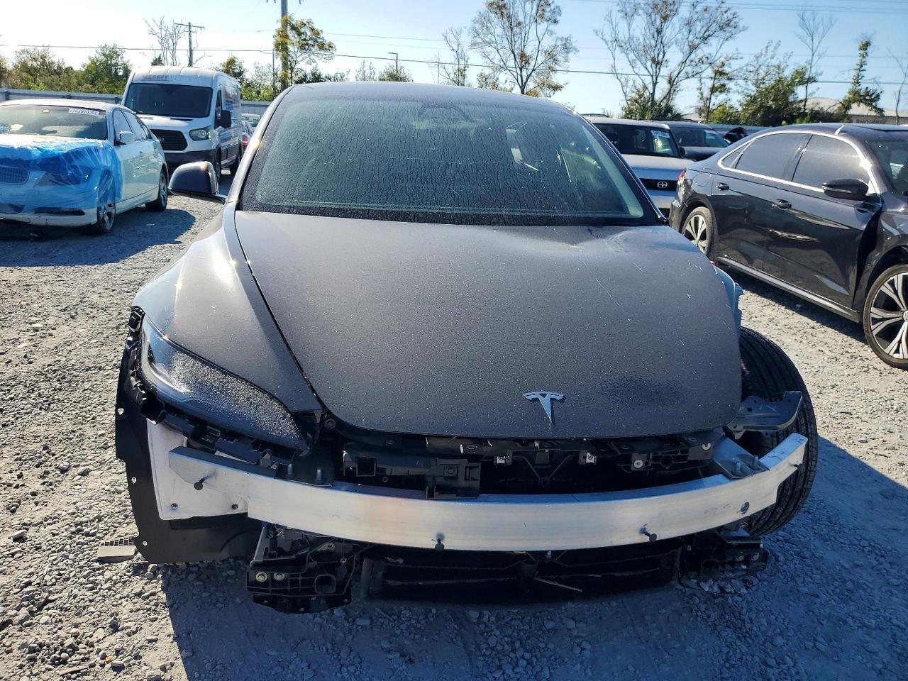 2025 Tesla Model 3 - Image 5