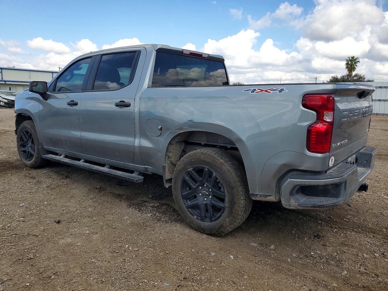 2025 Chevrolet Silverado K1500 Custom - Фото 2