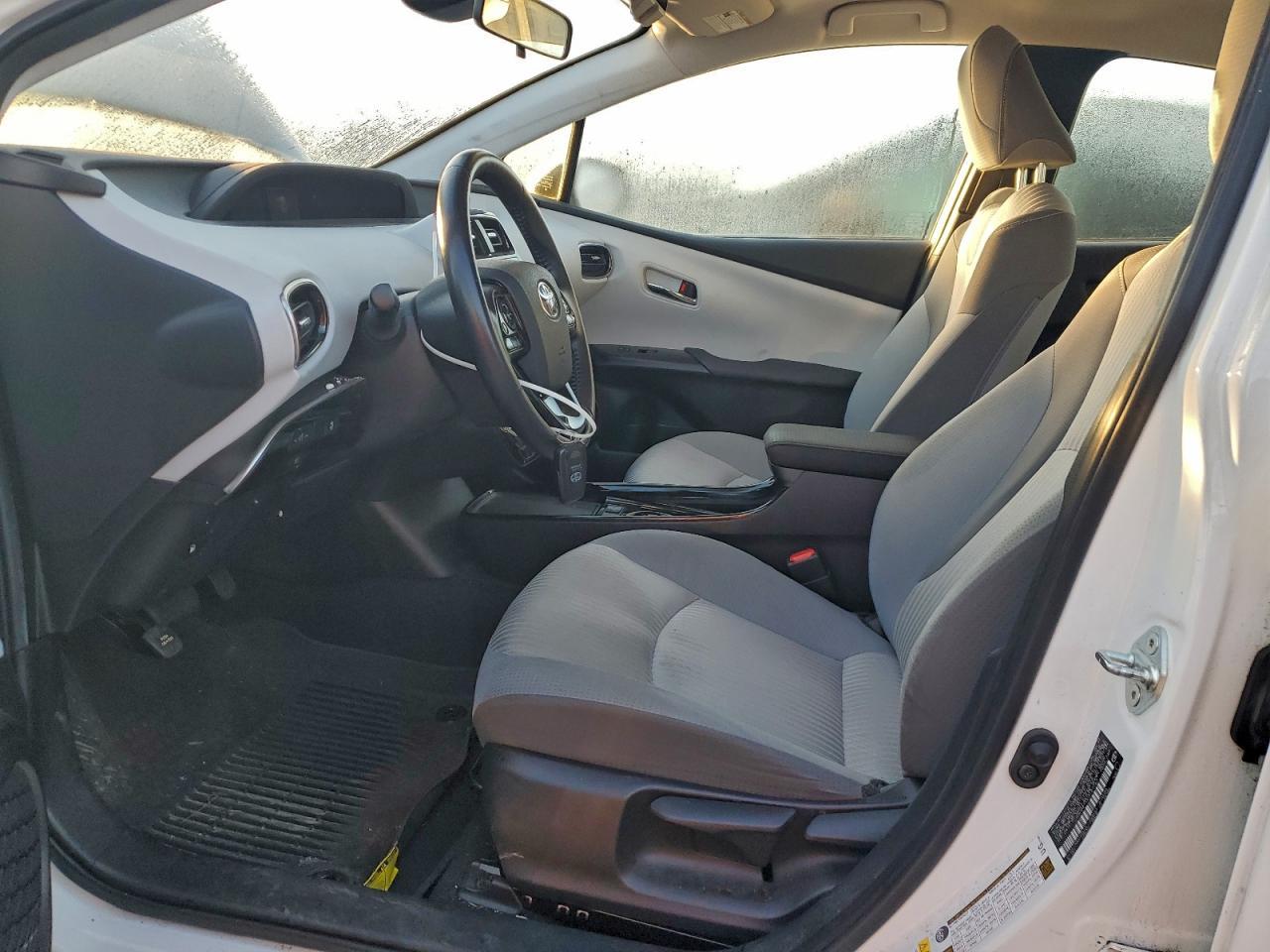 2021 Toyota Prius Prime Le - Фото 7