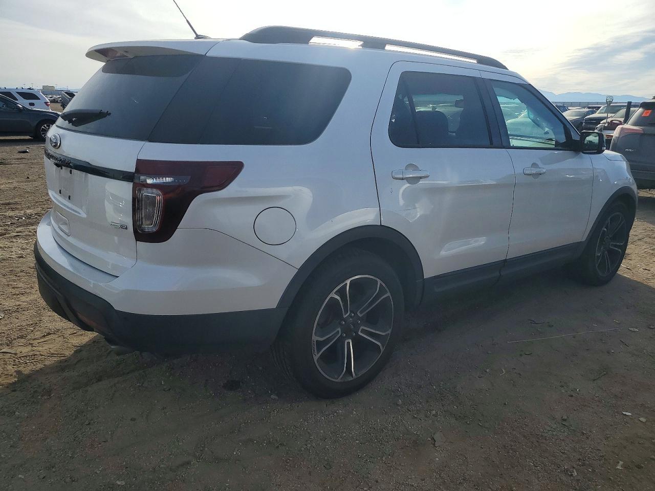 2015 Ford Explorer Sport - Image 3