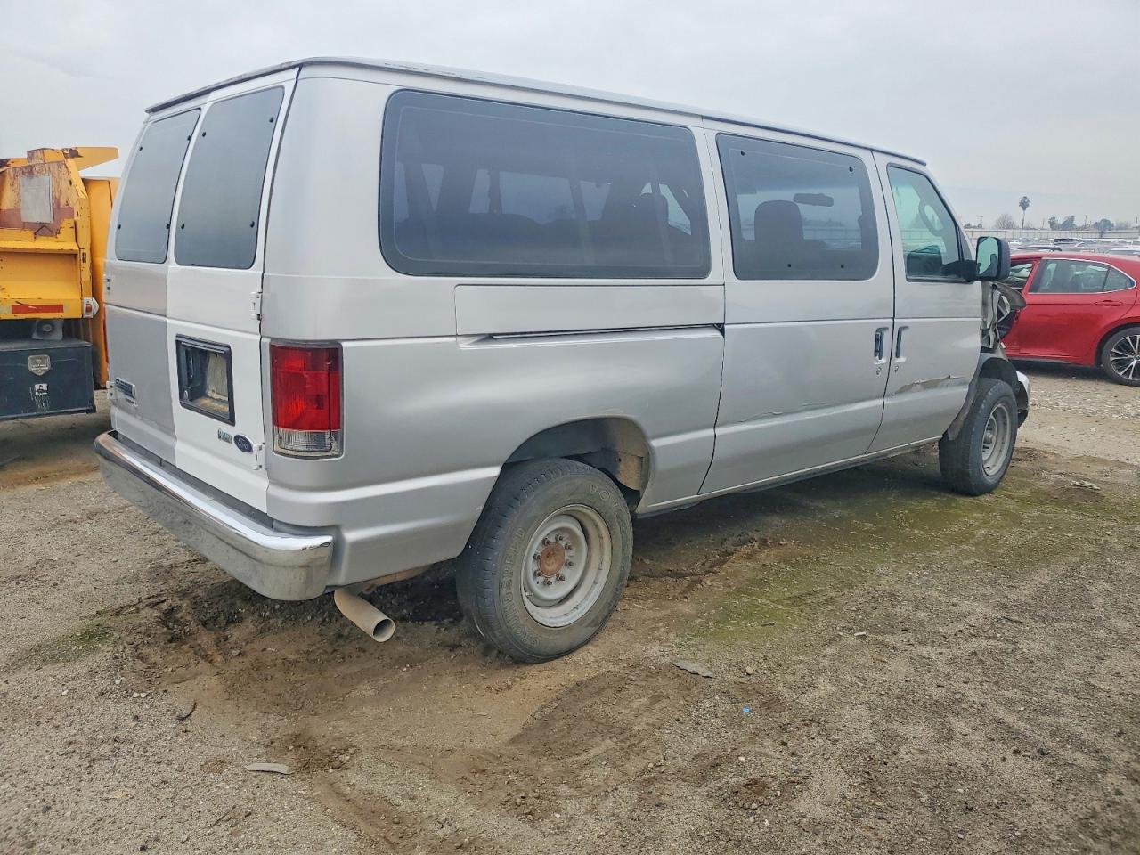 2009 Ford Econoline E350 Super Duty Wagon - Image 3