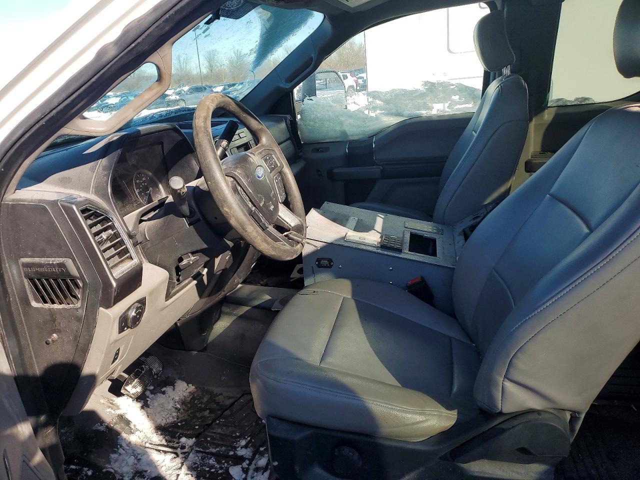 2017 Ford F550 Super Duty Truck Cab And Chassis - Фото 7