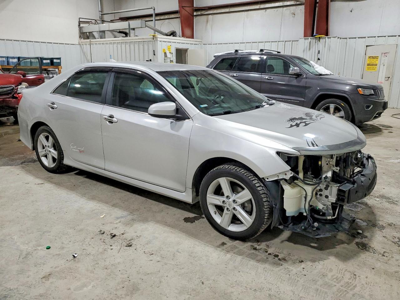 2014 Toyota Camry Se - Image 4