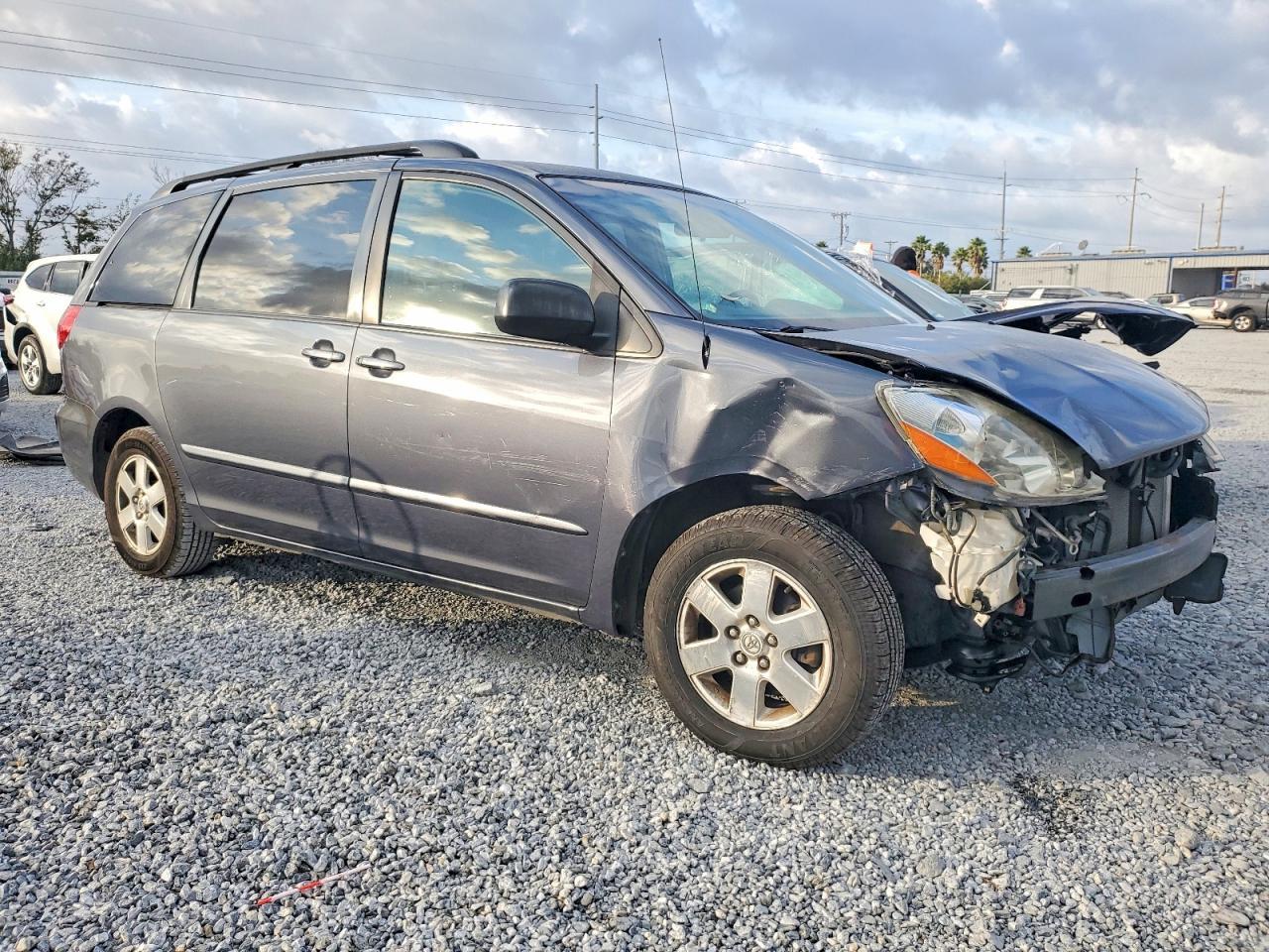 2010 Toyota Sienna Ce - Image 4