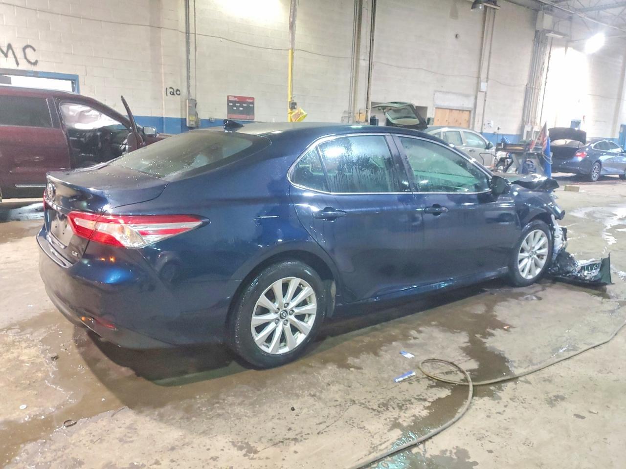 2019 Toyota Camry Le - Фото 3