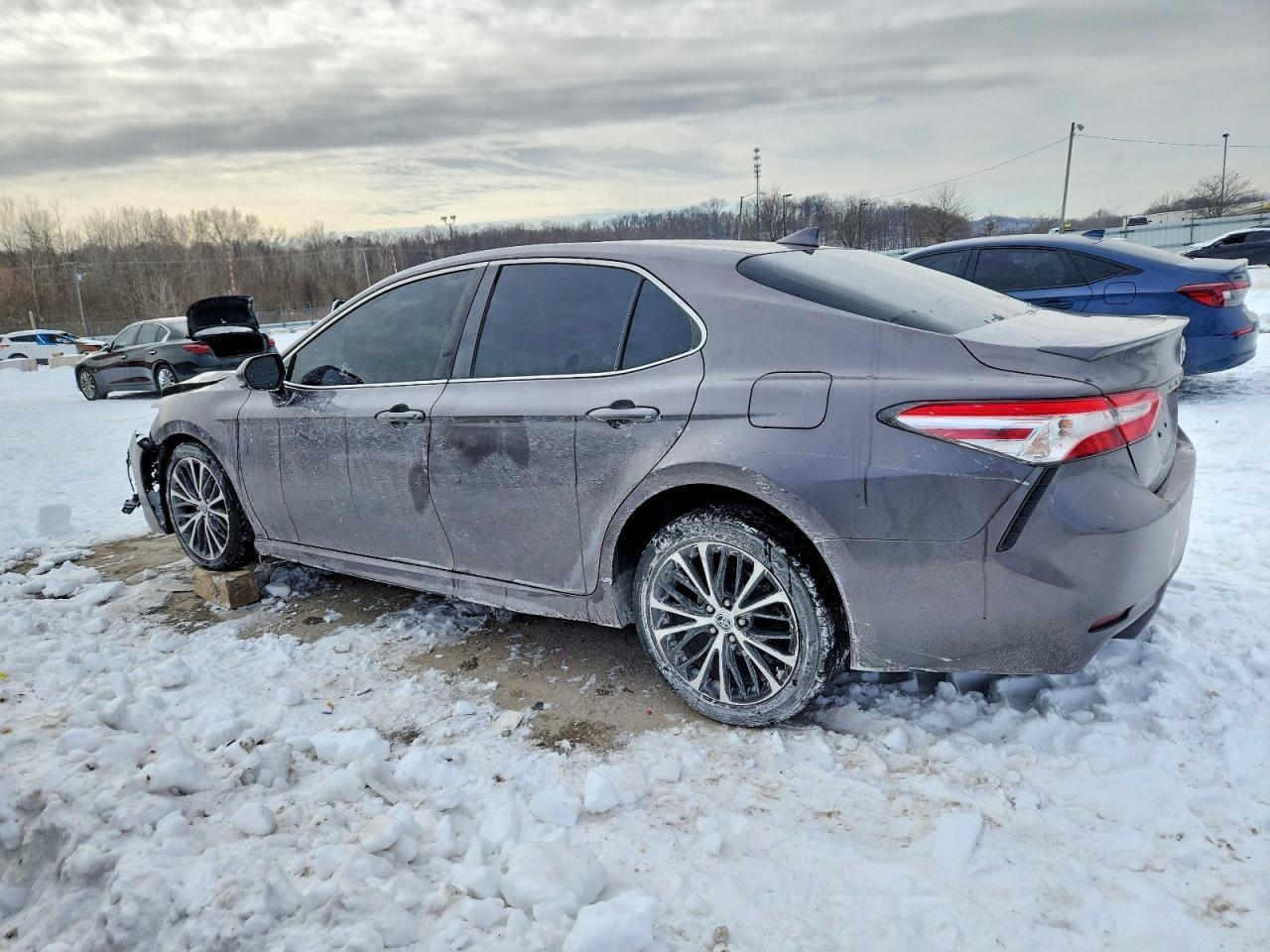 2020 Toyota Camry Se - Image 2