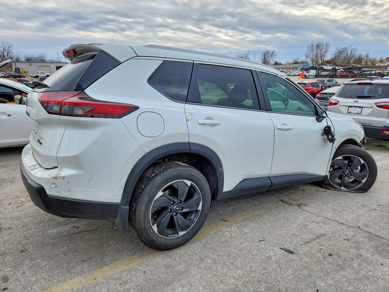 2024 Nissan Rogue Sv - Image 3