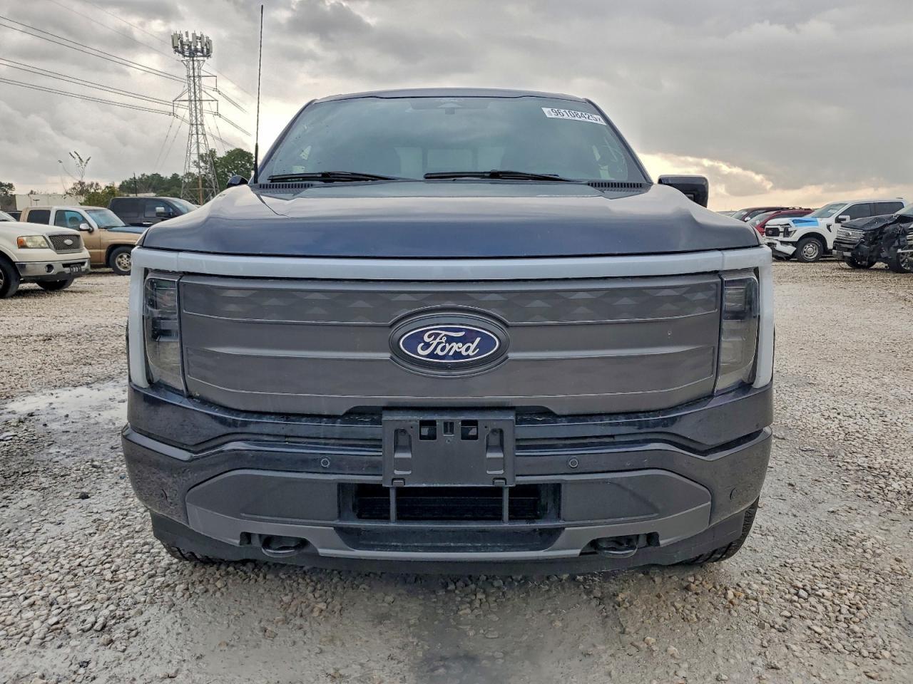 2025 Ford F150 Lightning Lariat - Фото 5