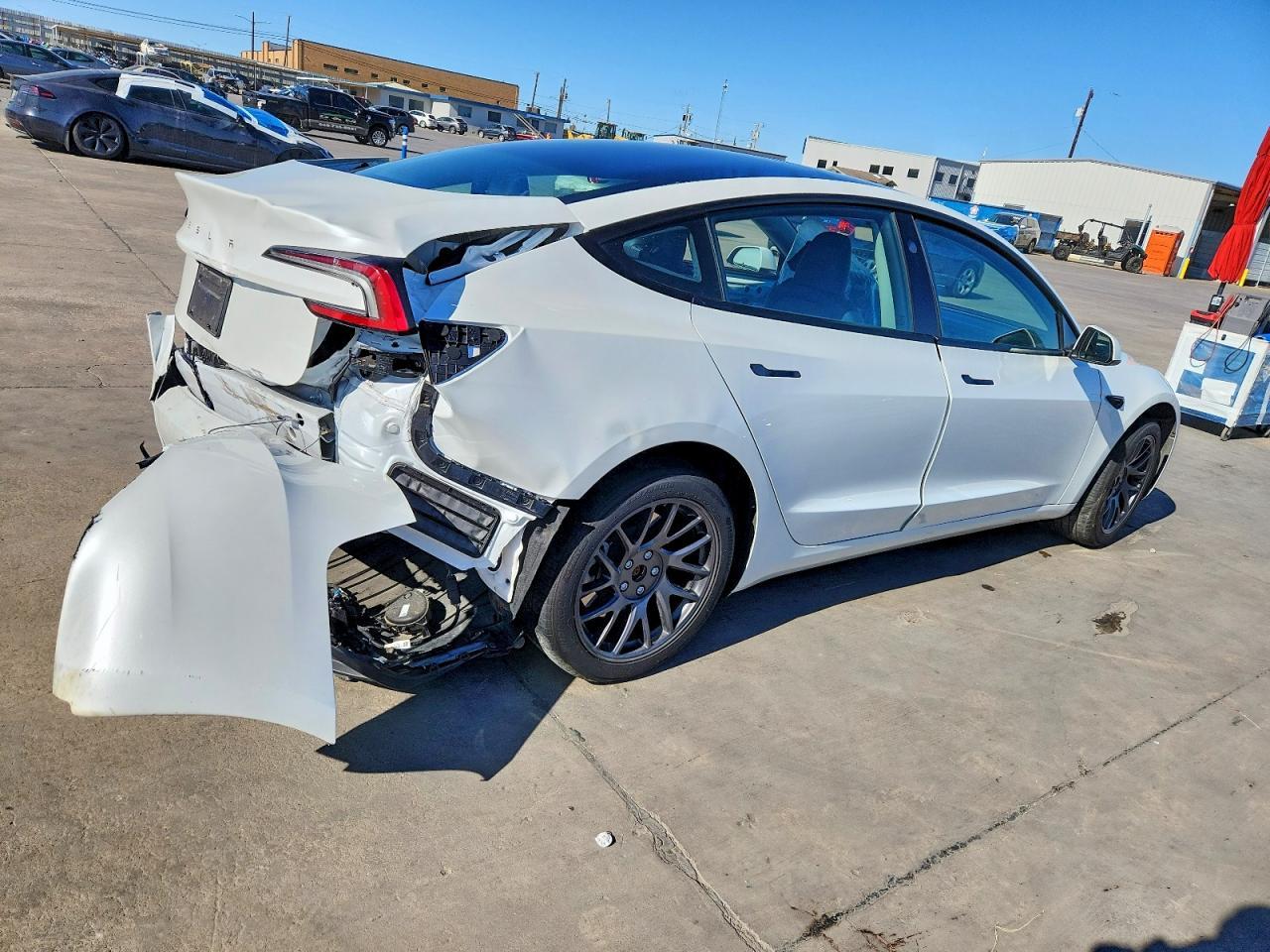 2025 Tesla Model 3 - Фото 3
