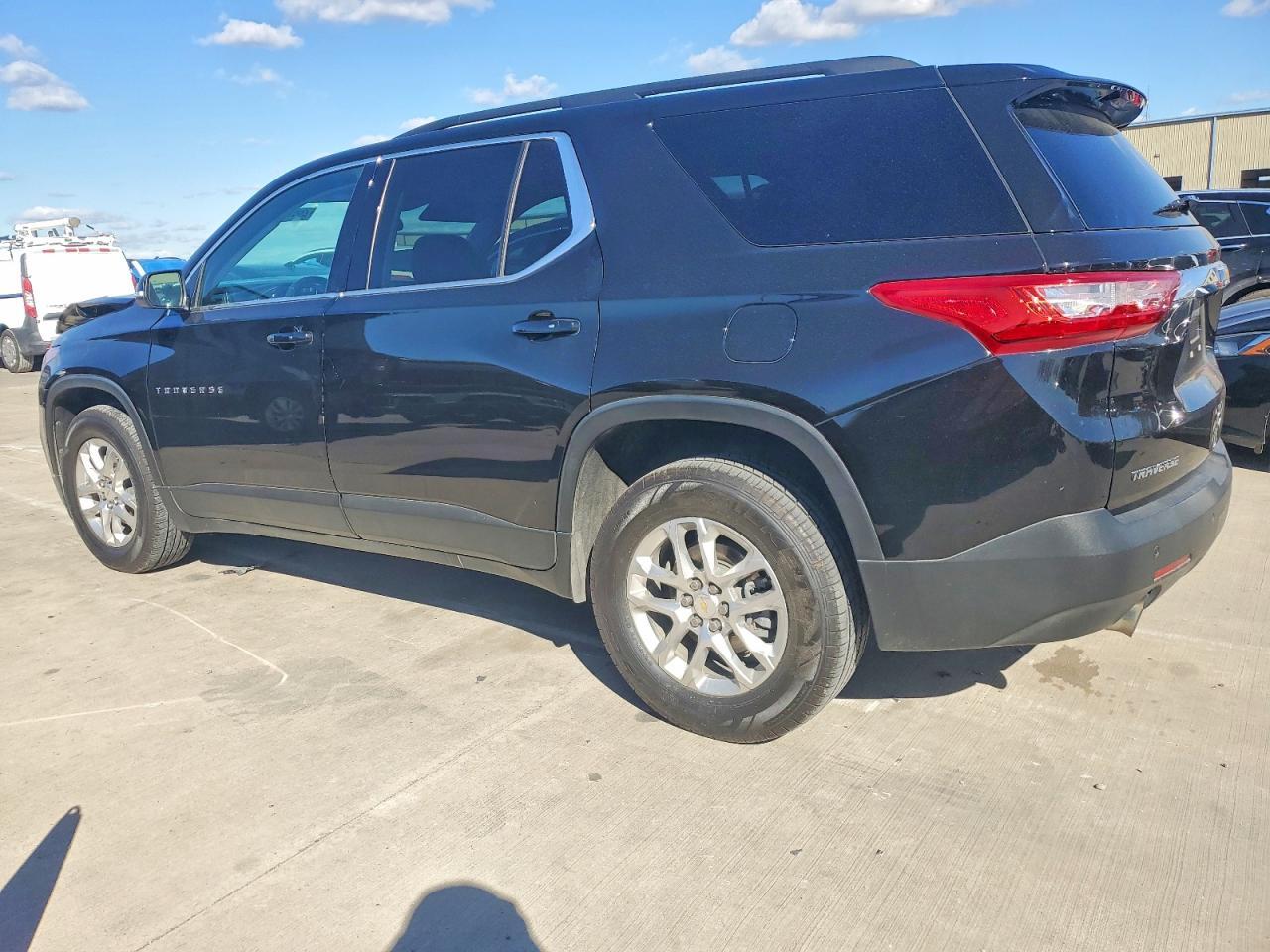 2021 Chevrolet Traverse Lt - Image 2
