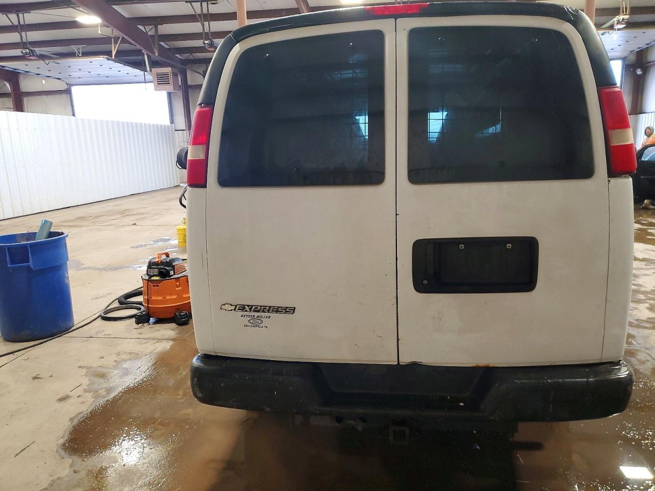 2011 GMC Savana 3500 Utility / Service Van - Фото 6