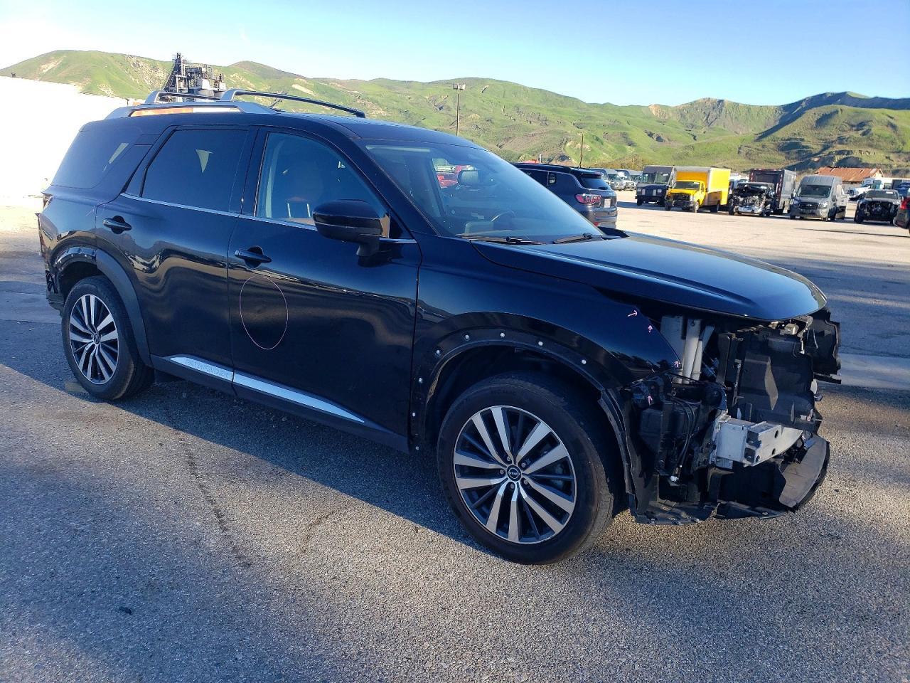 2022 Nissan Pathfinder Platinum - Фото 4